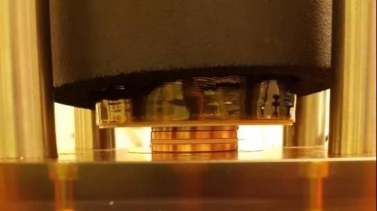 液态导热填缝材料与导热垫片