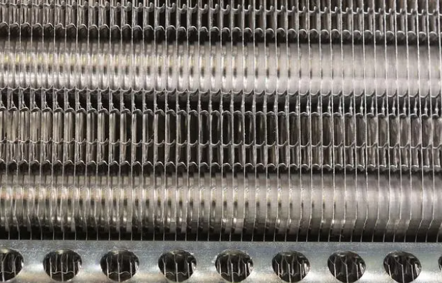 IGBT 冷却的进步：针翅式散热器的影响