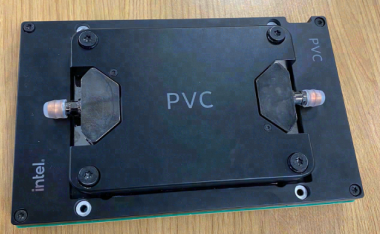 英特尔 Ponte Vecchio GPU模块,功率最高达600W,需要液体冷却