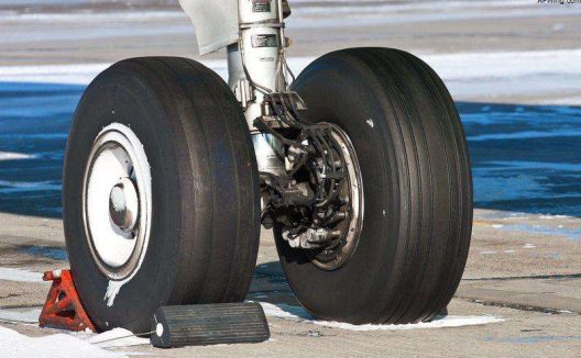 德顺坤-飞机刹车片