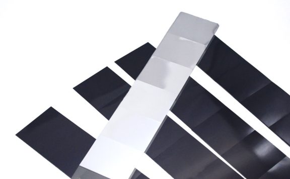 吸波材料帮助电子触摸屏解决电磁干扰问题