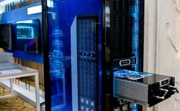 浪潮信息全液冷机柜,无需空调,一柜顶十柜