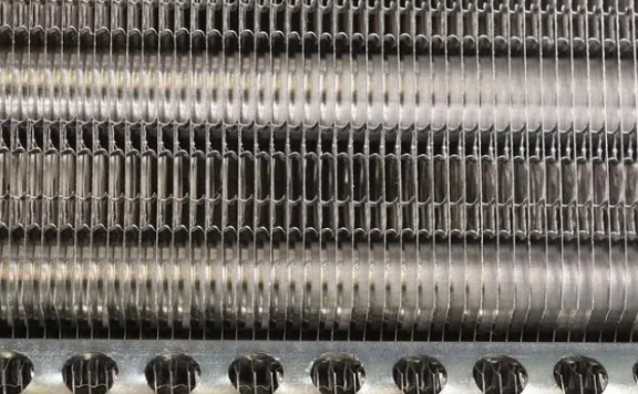 IGBT 冷却的进步：针翅式散热器的影响