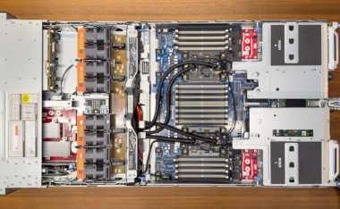戴尔 PowerEdge XE9640 液冷 GPU 服务器深入探究